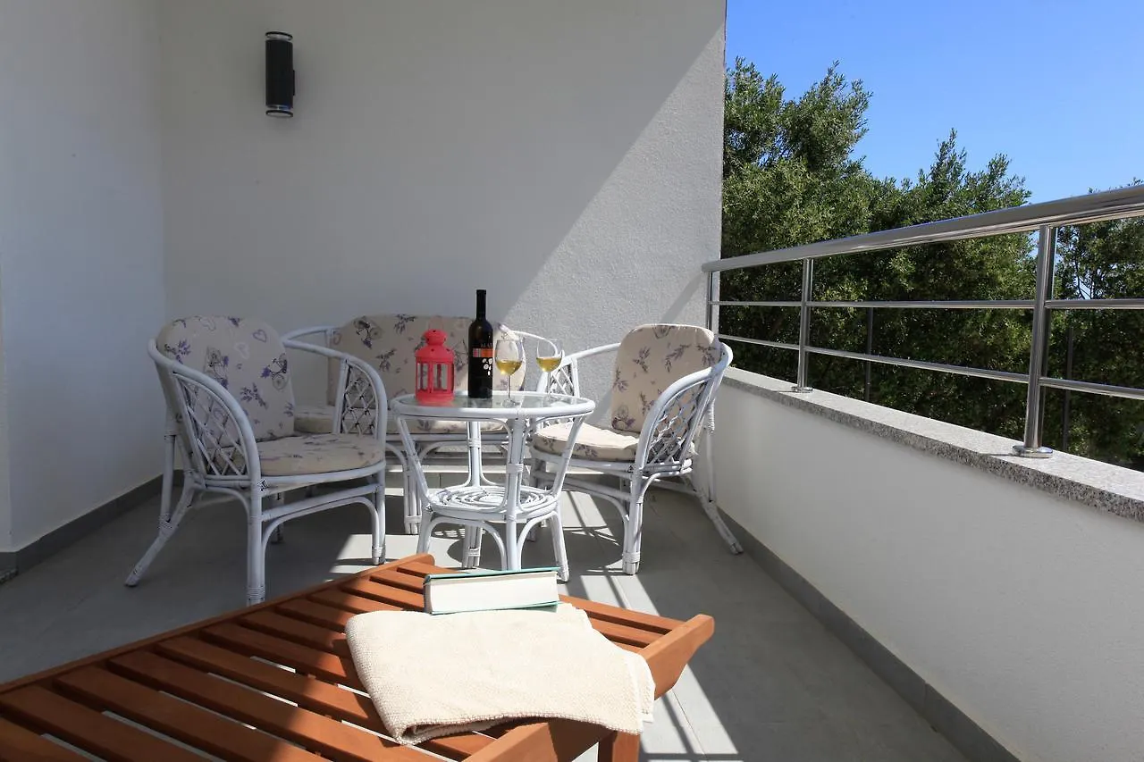 Apartments Fiora Premantura 0*,
